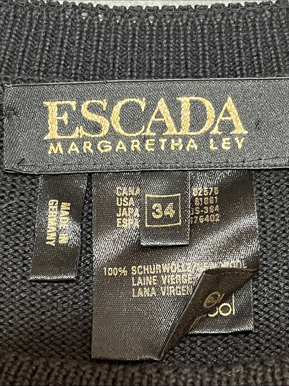 Vintage Escada Black Wool Sweater with Red Orange and Pink Rose Motif - Picture 4 of 5